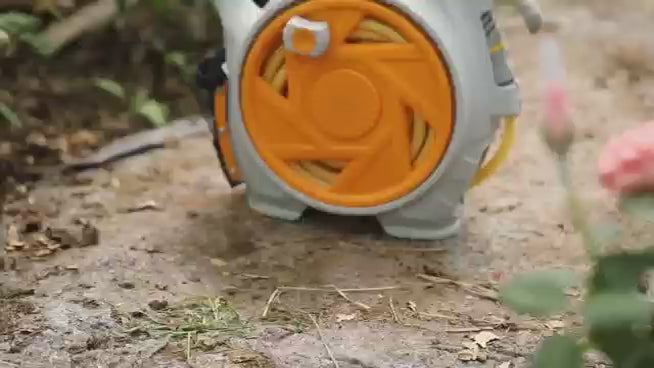 Carregar e reproduzir vídeo no visualizador da galeria, Mangueira de Jardim com Desenrolador Portátil (15M)
